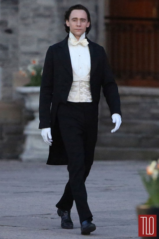 Illustration for article titled More pics from Crimson Peak set: Hiddleston and Hunnam in TAILS, PEOPLE!!